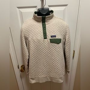 Patagonia quilted men’s pullover with snap closures. Size Large Pre-owned